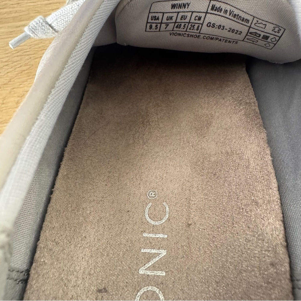 Vionic Winny Sneaker (Womens) - Picture 6 of 6